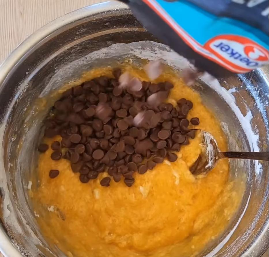 Step 1.1: Fold in the chocolate chips