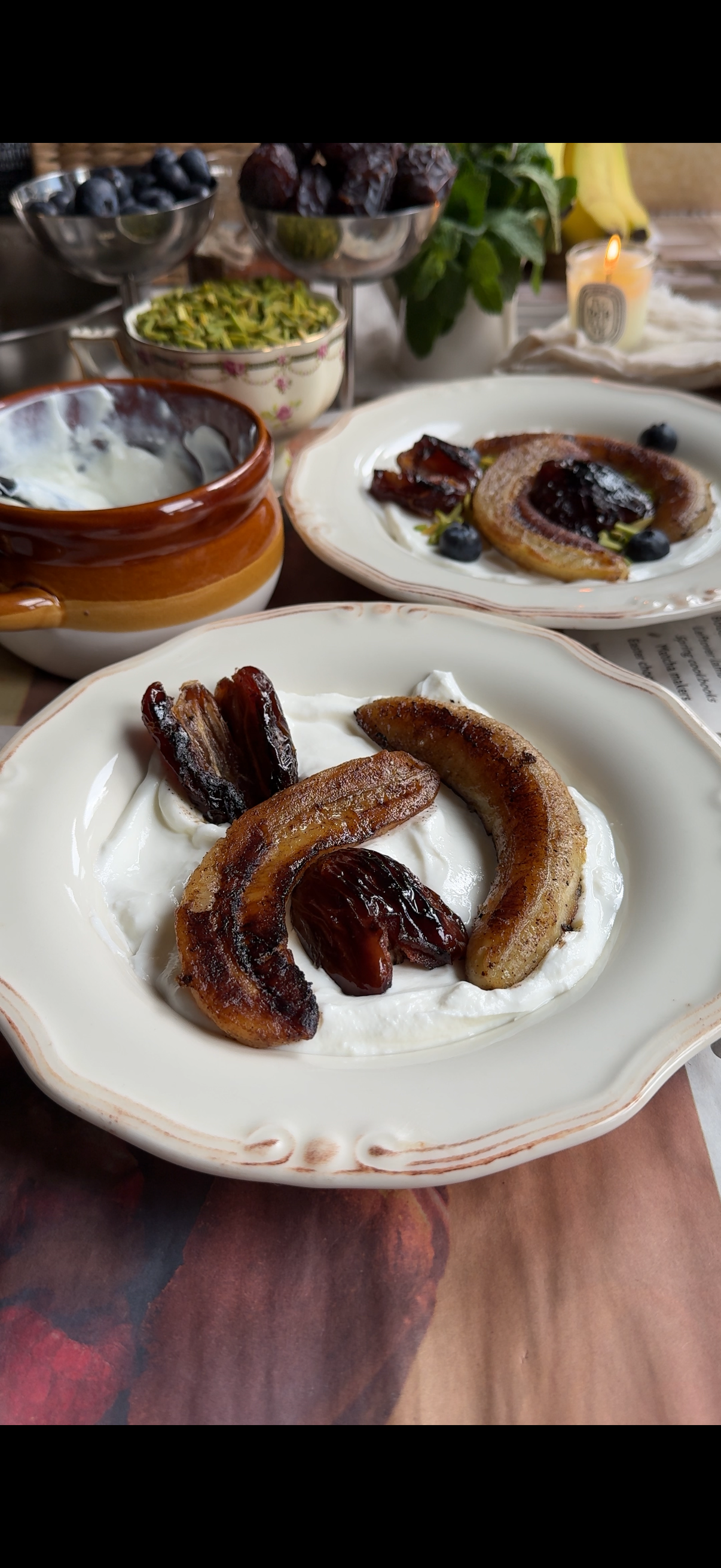 Step 2.2: Top the yogurt with the caramelised bananas and dates
