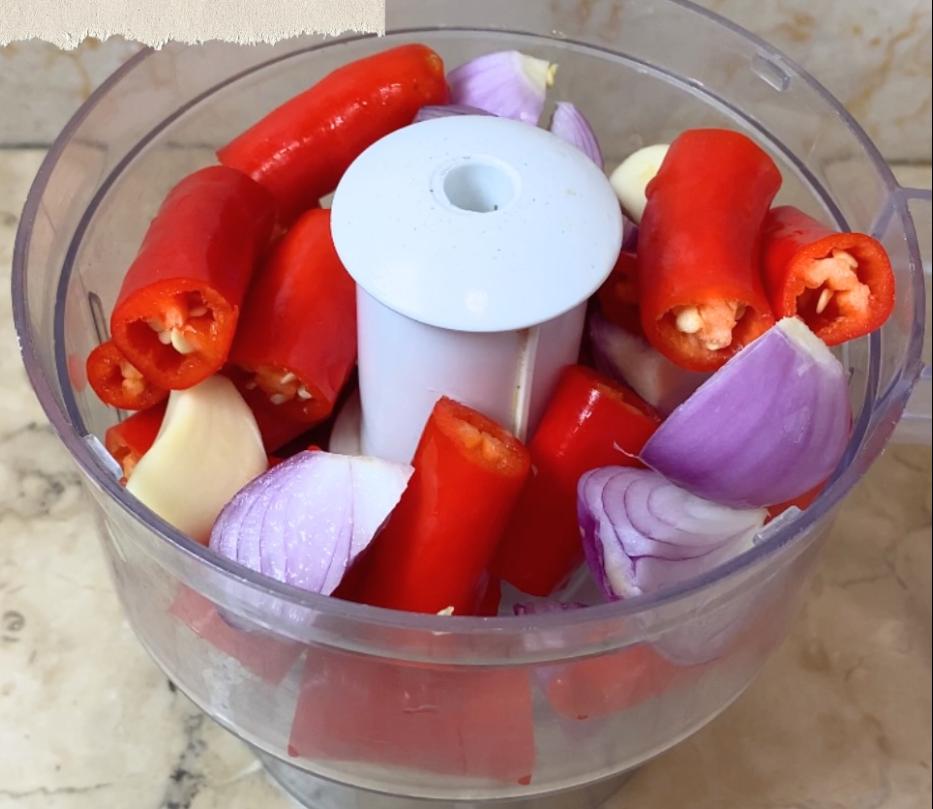 Step 1.1: Blend the shallots, garlic, candlenut, and red chilies into a paste for the filling