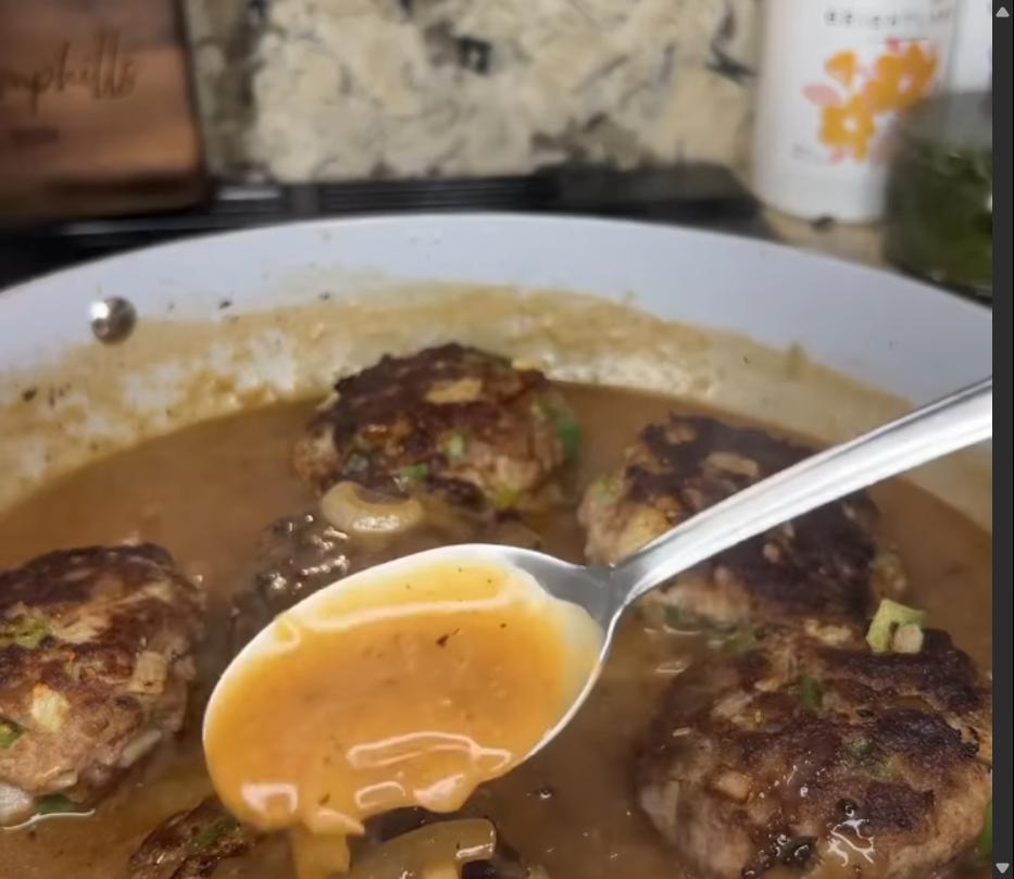 Step 3.1: Add patties back to the pan and simmer in the gravy until cooked through and the gravy has thickened and reduced