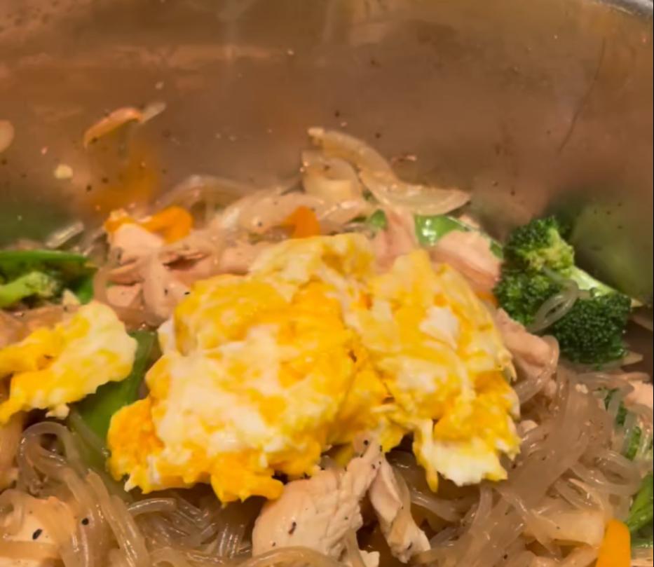 Step 2.1: Add scrambled eggs and gently stir to combine