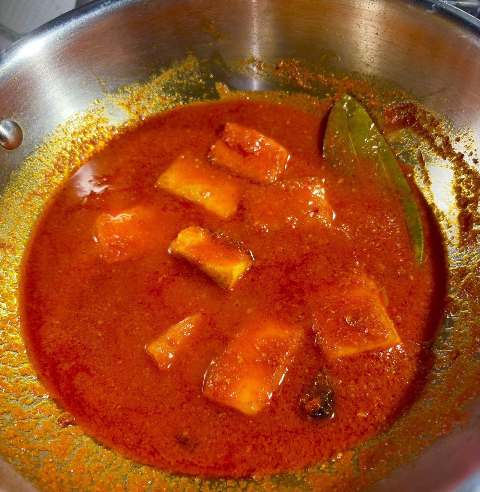 Step 5.1: Simmer everything together for another 3–4 minutes until the gravy thickens slightly and the flavours meld