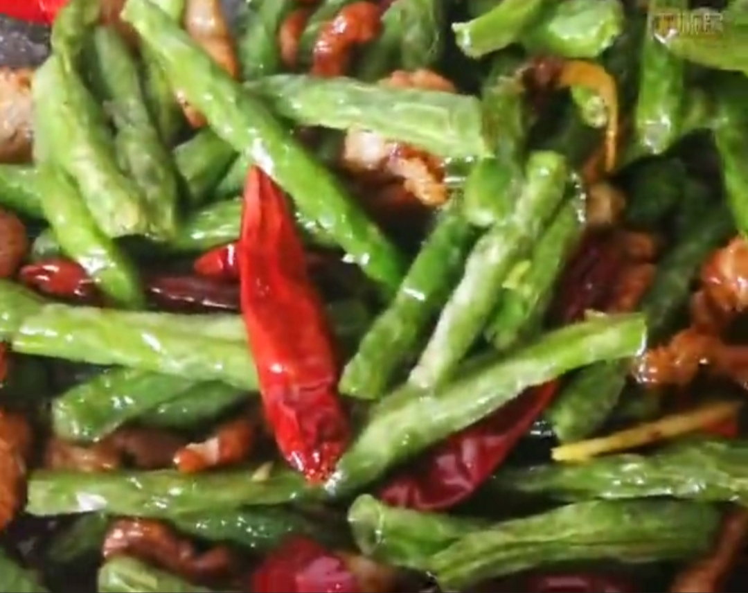 Step 1.1: Step 8
Put the fried green beans back into the wok, stir quickly and add salt