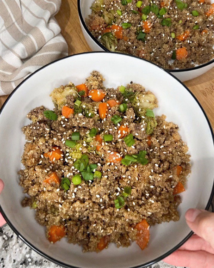 बीफ और ब्रोकोली क्विनोआ बाउल्स recipe