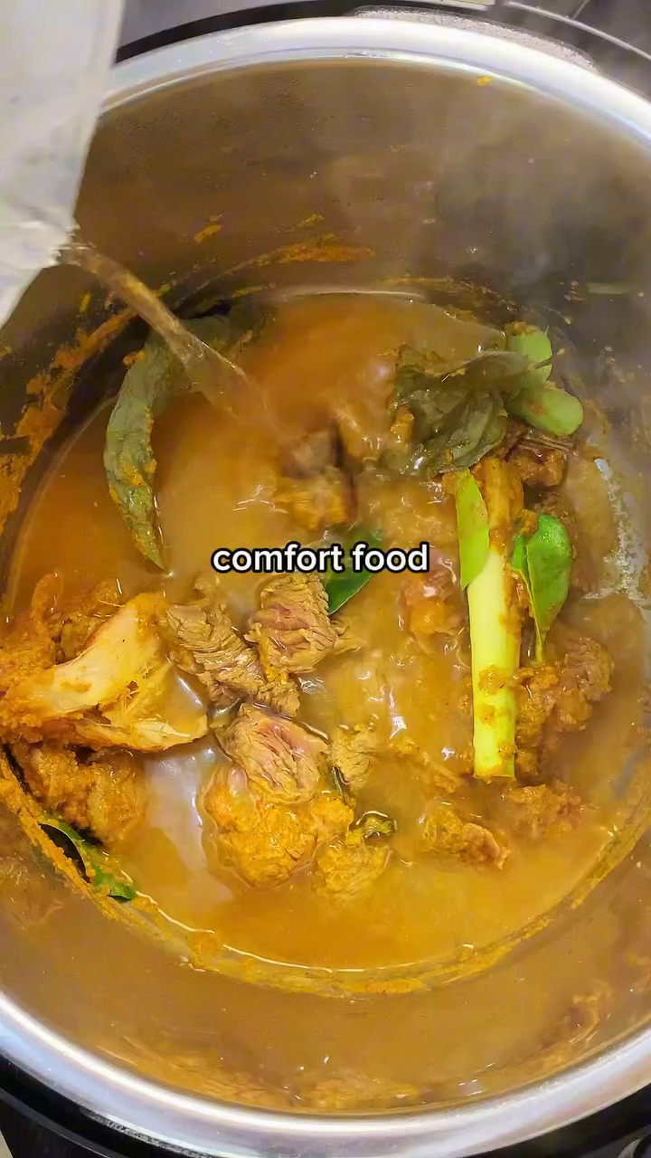 Step 2.1: Add lemongrass, bay leaves, and kaffir lime leaves to the pot