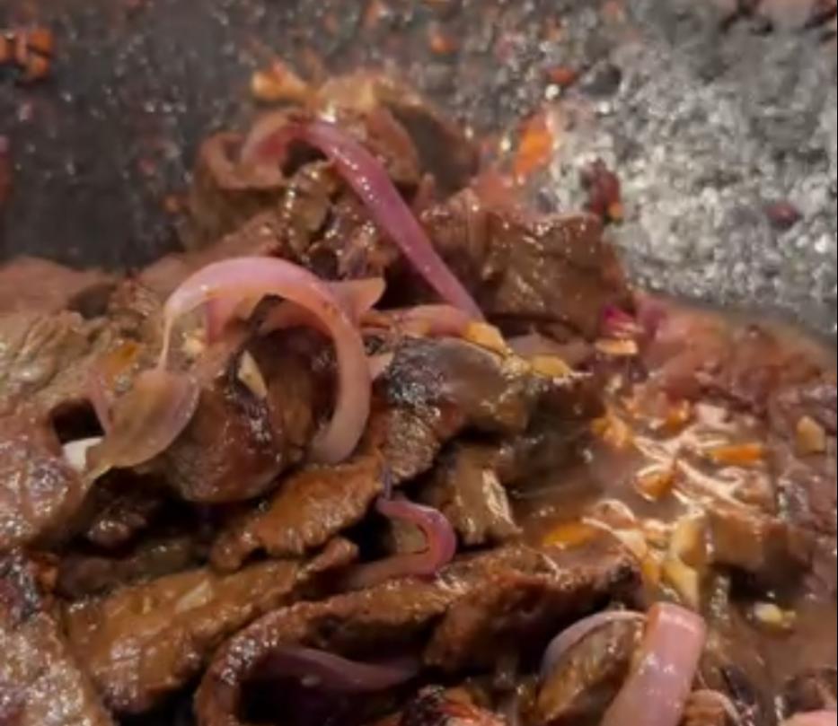 Step 4.1: Increase the heat to high and pour the reserved marinade juice into the wok