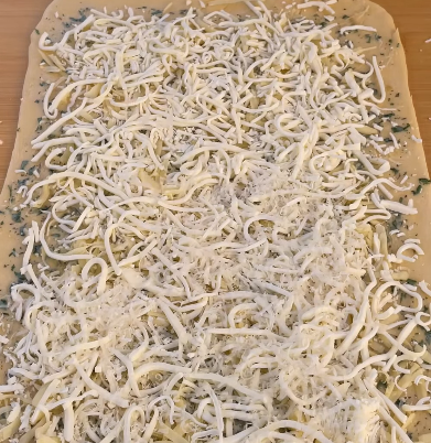 Step 1.1: Sprinkle the cheese mix generously over the filling