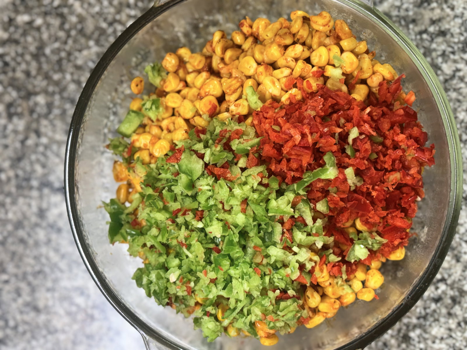 Step 1.1: ठंडा होने के बाद, कटी हुई शिमला मिर्च, काला नमक और नींबू का रस डालें। अच्छे से मिलाएं। स्वादानुसार मसाले समायोजित करें।