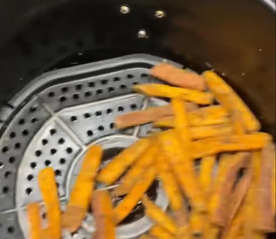 Step 2.1: Air fry the fries at 200C for 30-40 minutes, shaking every 10-15 minutes until crispy