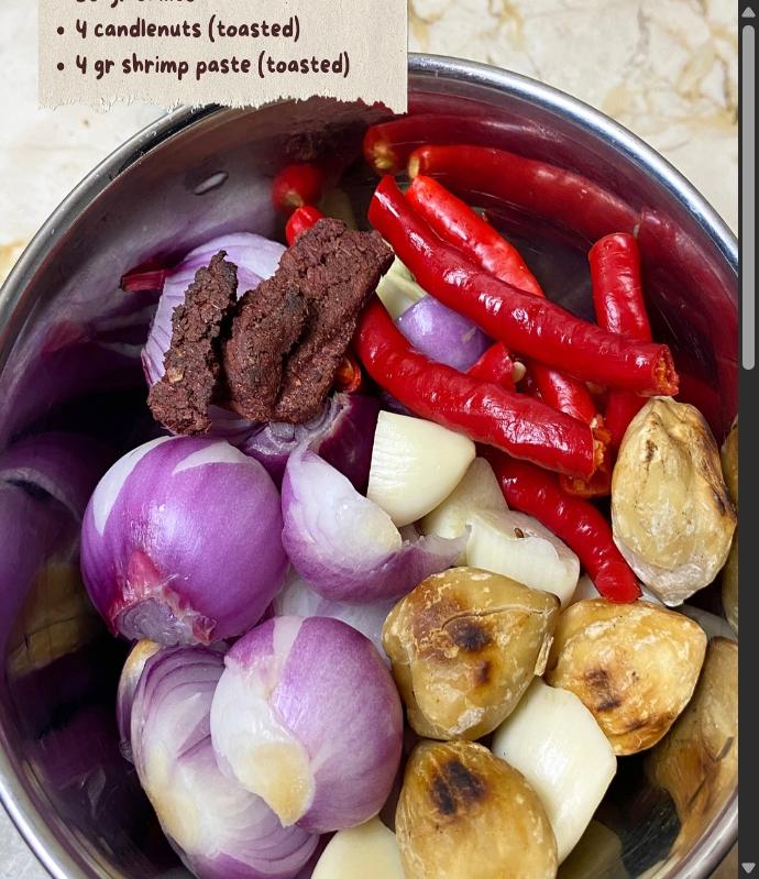 Step 2.1: Blend shallots, garlic, chilies, toasted candlenuts, and toasted shrimp paste into a smooth paste