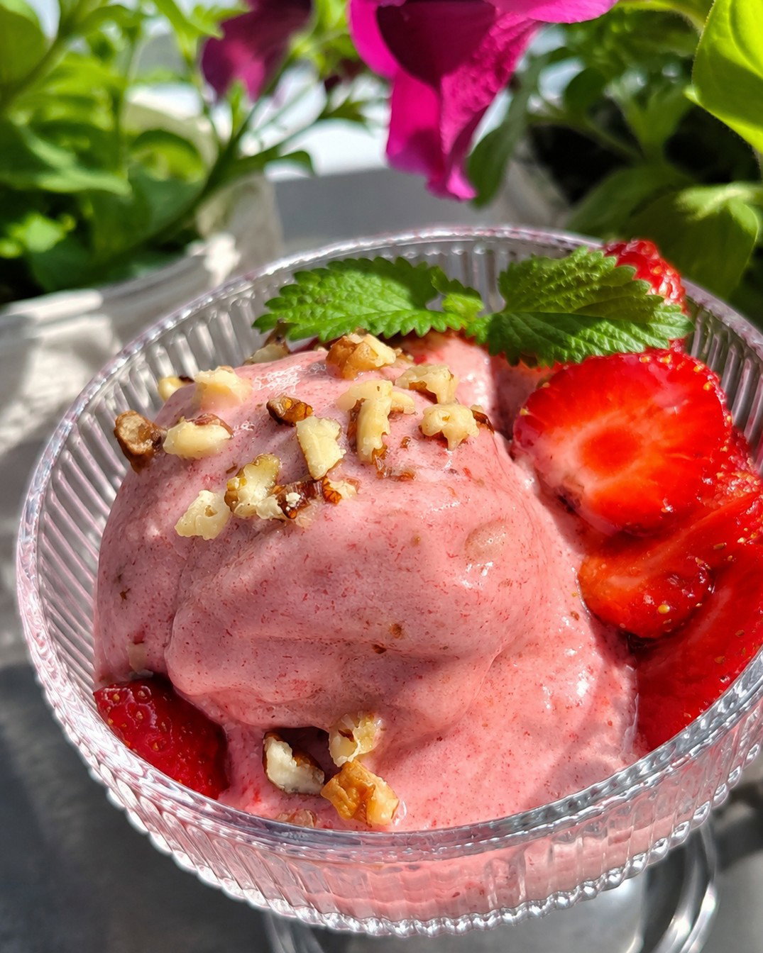 Healthy Banana and Strawberry Ice Cream recipe
