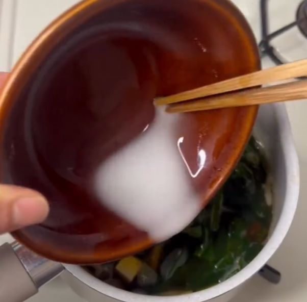 Step 1.1: Mix the potato starch with double the amount of water, then stir it into the boiling soup