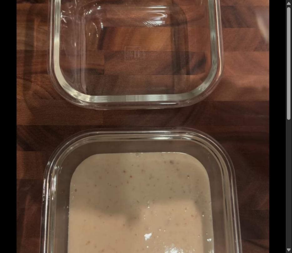 Step 1.1: Pour the smoothie equally into 2 small containers