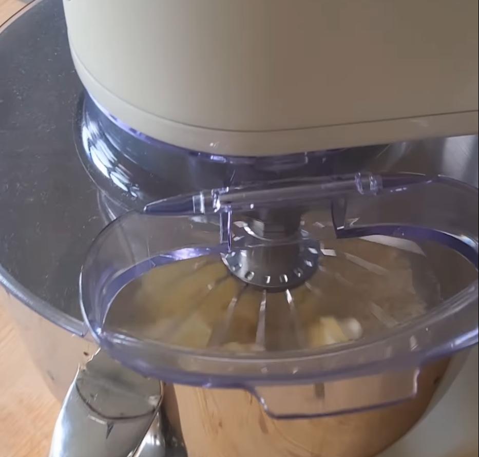Step 1.1: Add vanilla and the beaten egg, mixing well