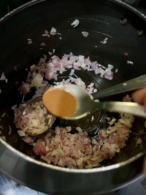 Step 1.1: Add cinnamon powder and salt and stir briefly until aromatic