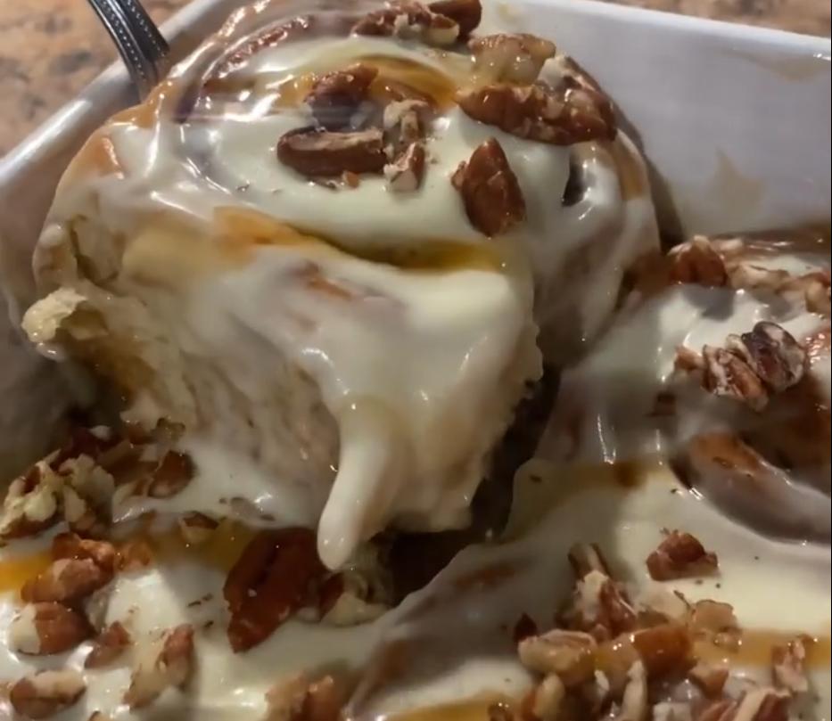 Step 3.1: Add pecans and caramel sauce if desired, then serve