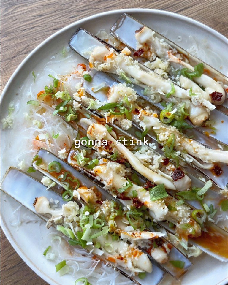 Garlic Steamed Razor Clams with Vermicelli Glass Noodles recipe