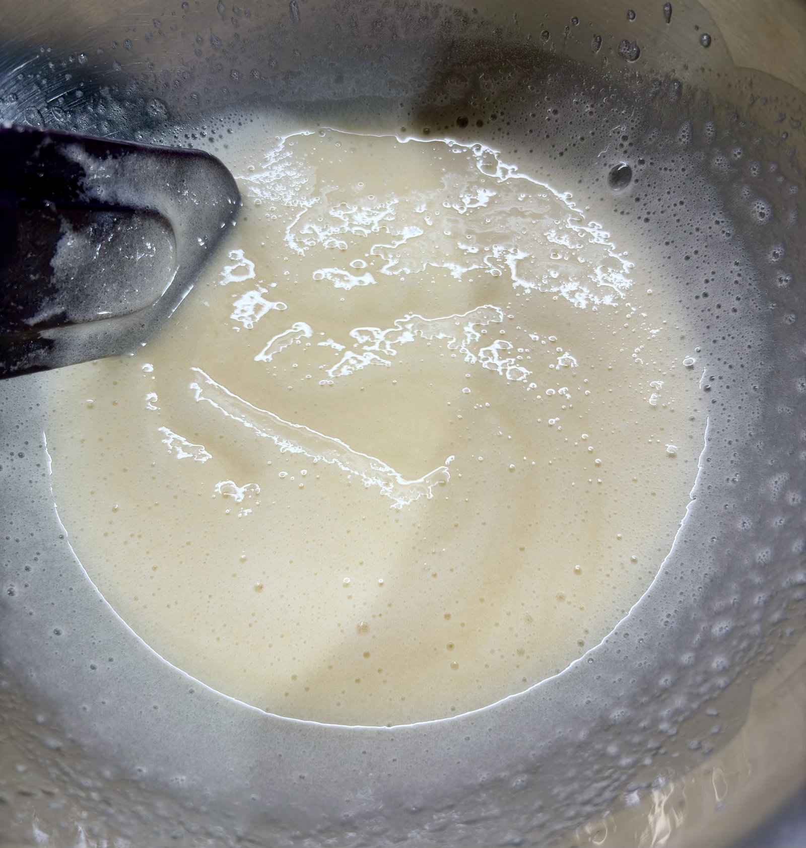 Step 2.1: Pour in the vegetable oil and whisk for another 1 minute