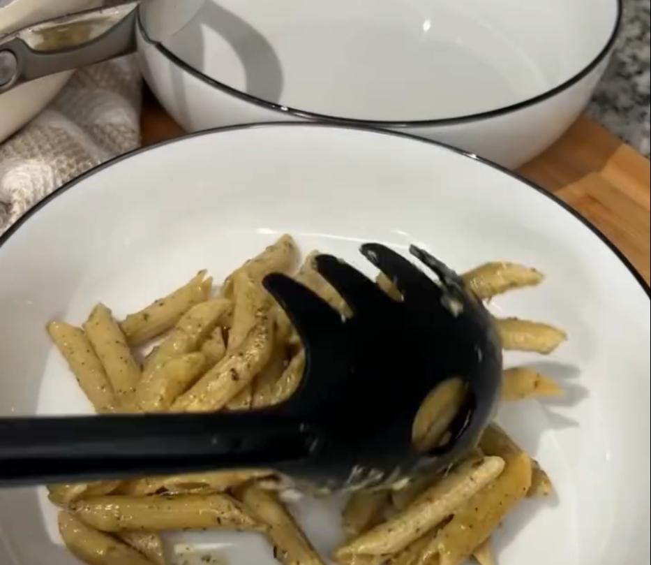 Step 3.1: Add cooked noodles to the sauce and mix well to coat evenly