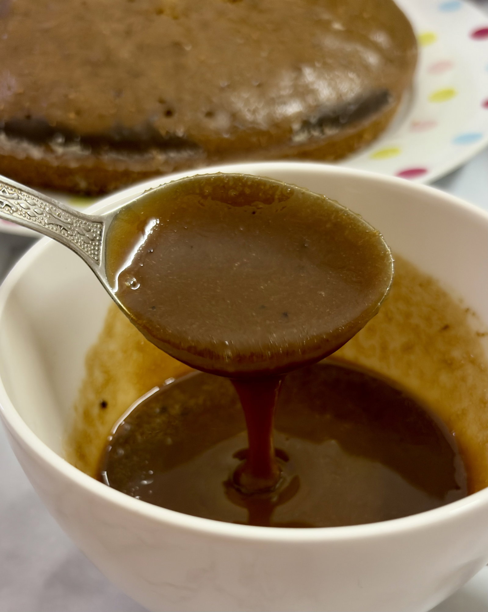 Step 5.1: Whisk the icing sugar, milk, and instant coffee until smooth