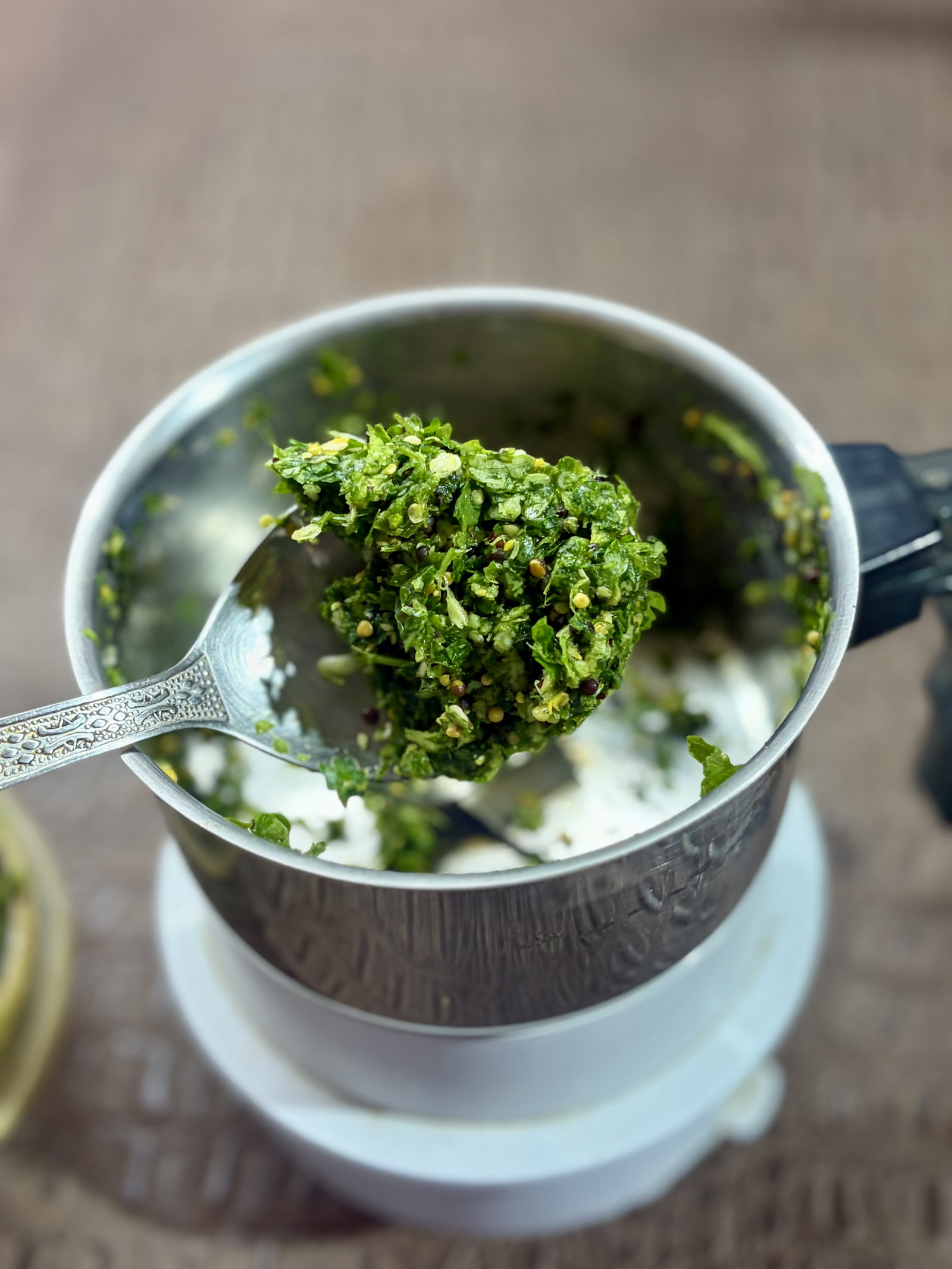 Step 1.2: In a grinder, combine fresh coriander, garlic cloves, green chilli, black mustard seeds, and yellow mustard seeds