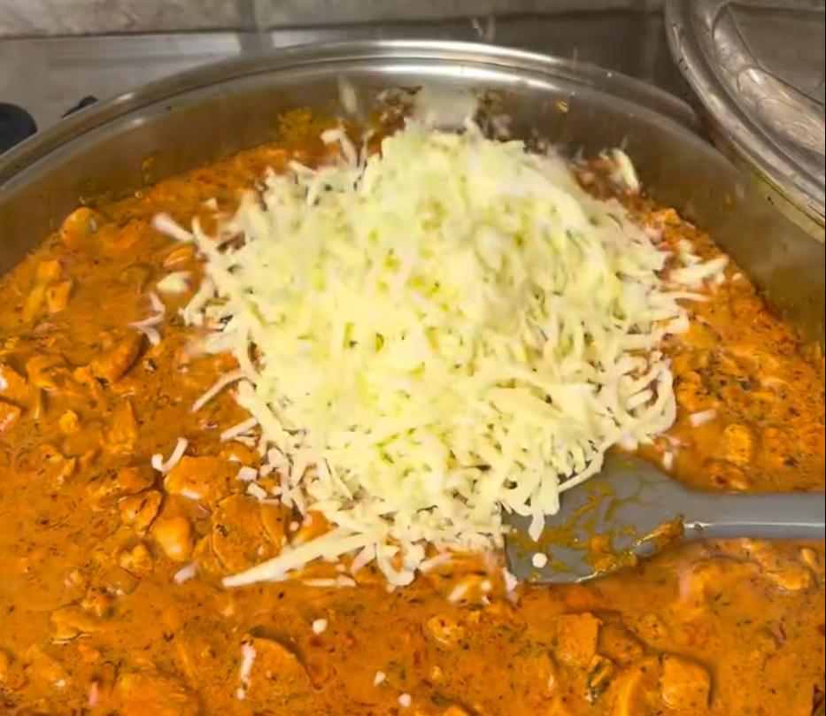 Step 3.1: Pour in the double cream and stir in the mixed cheese until the cheese is melted and the sauce is creamy