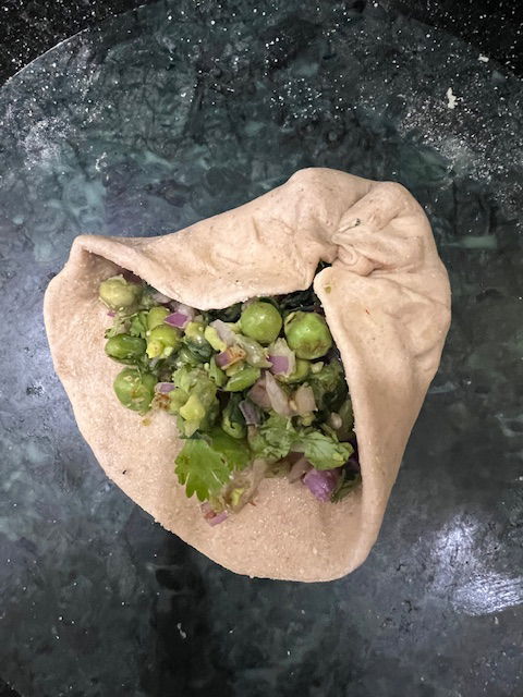 Step 3.1: Junta los bordes, sella bien y aplana suavemente