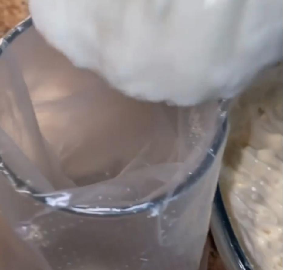 Step 2.1: Add the rose water and thick cream and leave to set