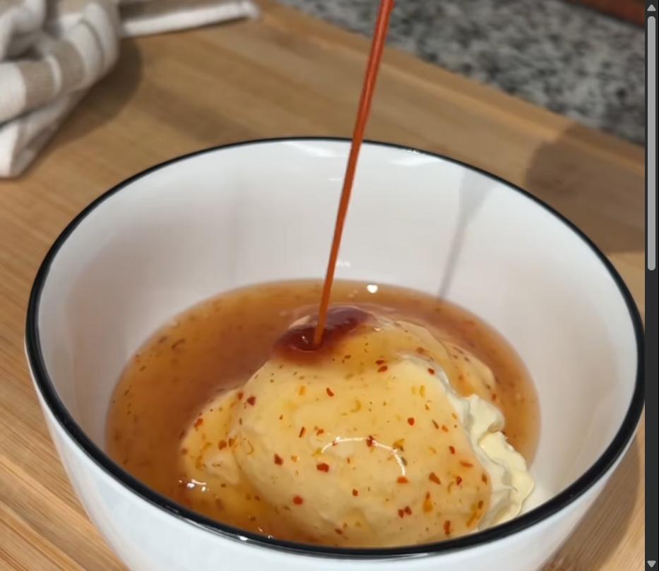 Step 3.1: Mix together mayo, sweet chili sauce, sriracha, and honey in a bowl, reserving some sauce for topping later