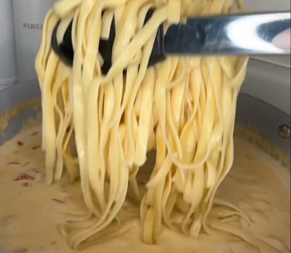 Step 4.1: Add noodles to the sauce and toss to cover evenly