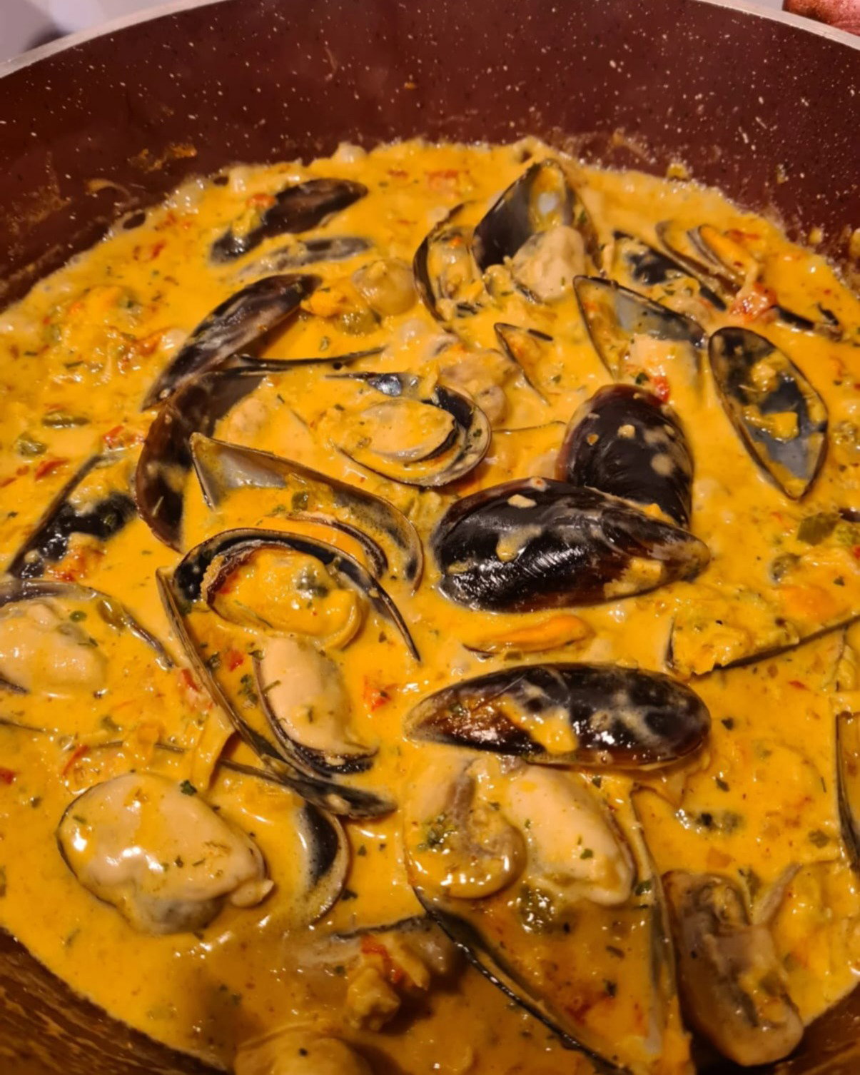 Creamy Garlic Butter Mussels with Sweet Peppers recipe