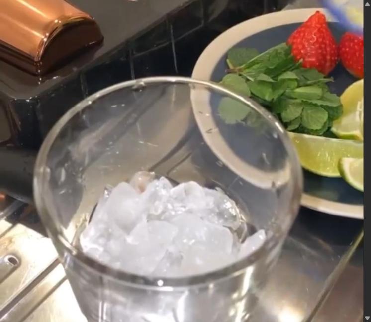 Step 1.1: Fill the glass right up with crushed ice