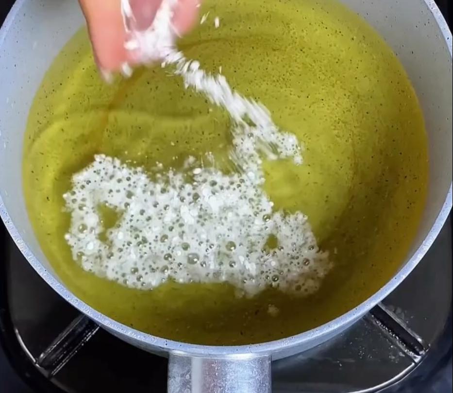 Step 1.1: Fry the duck over high heat for less than one minute
