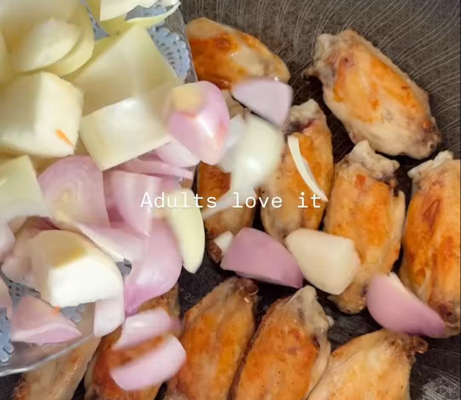 Step 1.1: Add the onions and shallots to the wok, cook until softened, then add the minced garlic