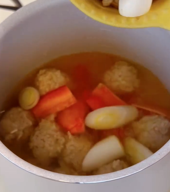 Step 2.1: Add the sliced carrot, mushrooms, and sliced Japanese leek to the pot