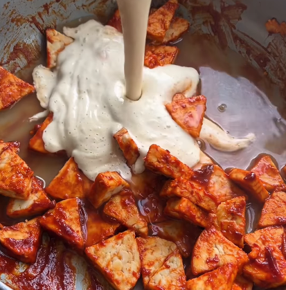 Step 3.1: Pour the reserved pasta water into the pan, then add the tofu cream