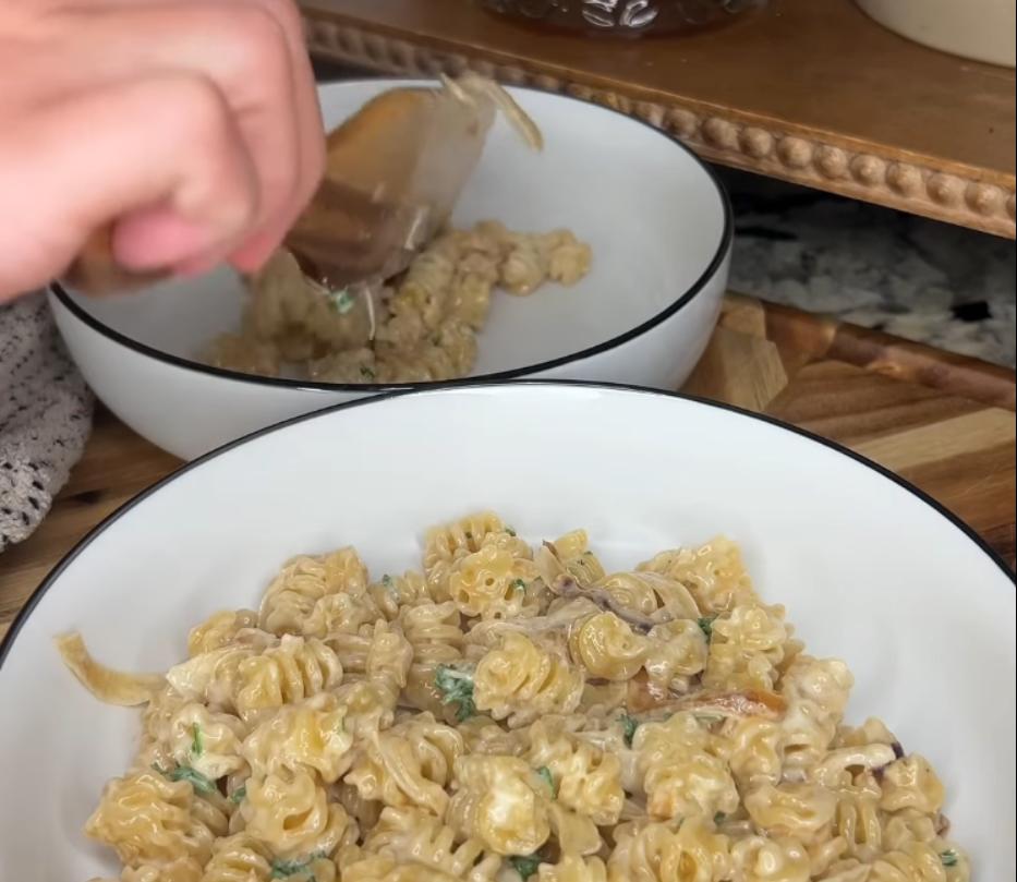 Step 4.1: Serve the creamy caramelized onion pasta alongside the chicken