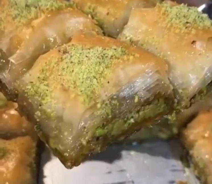 Step 1.1: Decorate with more crushed pistachio