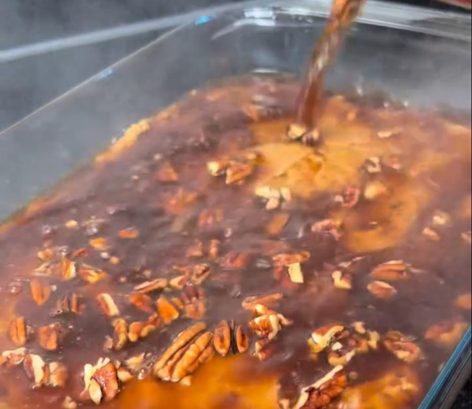 Step 1.1: Combine boiling water, brown sugar, light brown sugar, cinnamon, and pecans for the final layer