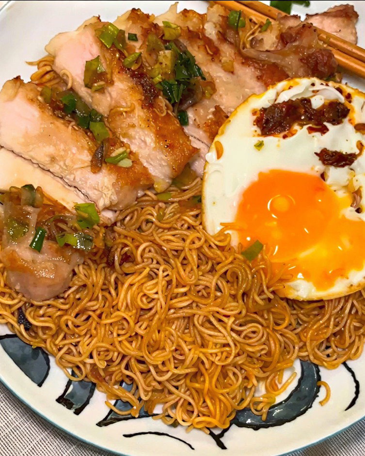 Cafe-style Pork Chop Scallion Oil Noodles recipe
