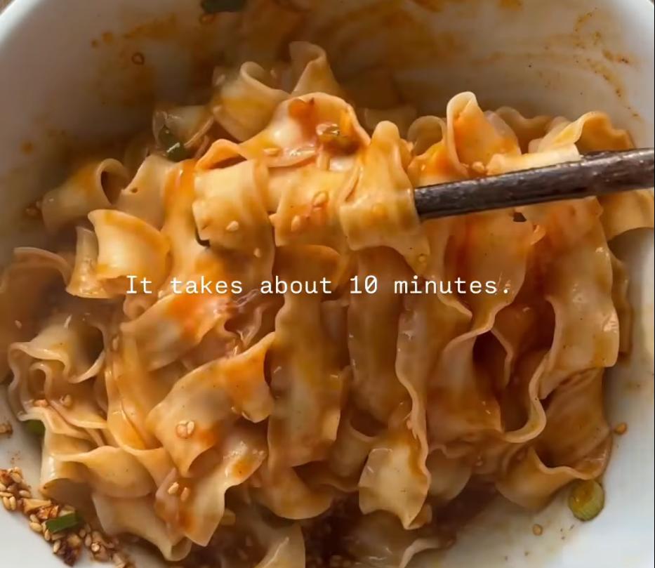 Step 1.1: Toss in the noodles and mix until evenly coated, then gently add the wontons