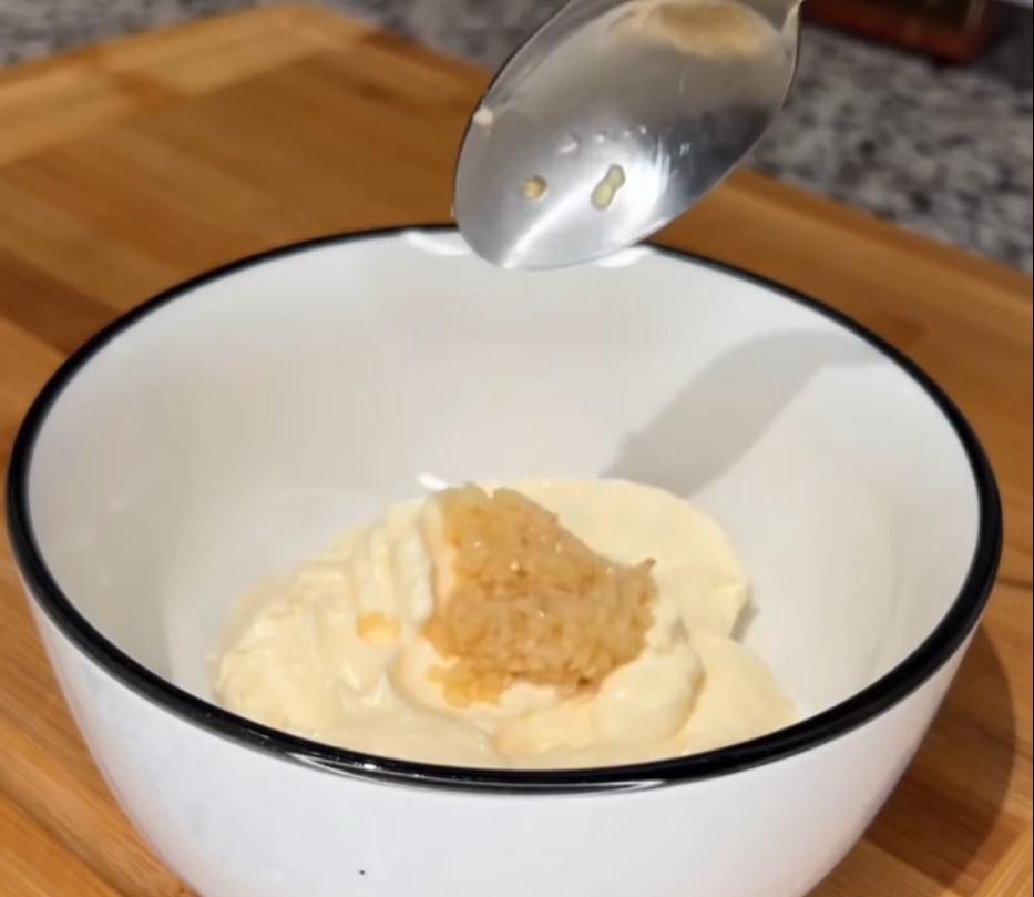 Step 3.1: Whisk together mayonnaise, minced garlic, and lemon juice in a small bowl until smooth