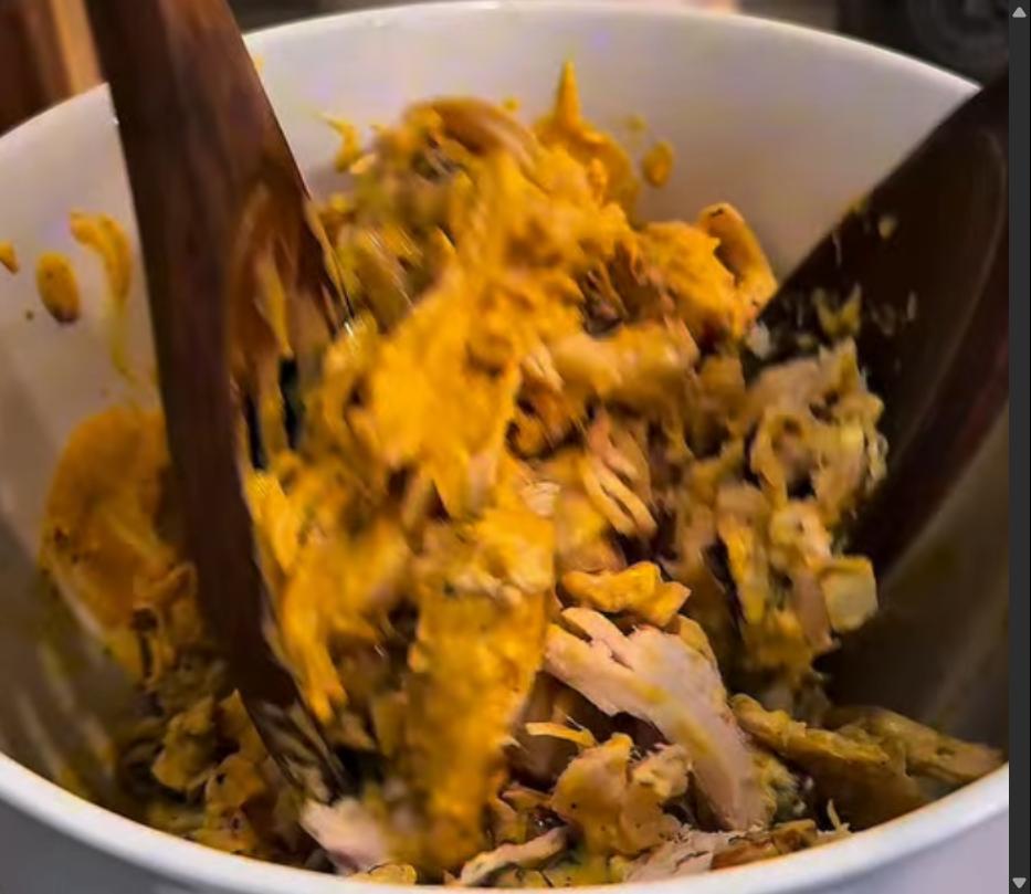 Step 3.1: Mix the curry mayo sauce with the salad ingredients until well combined