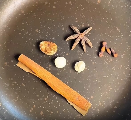 Step 2.1: Roast the aromatic spices (cloves, star anise, cardamom, cinnamon, nutmeg) for 1 minute until fragrant