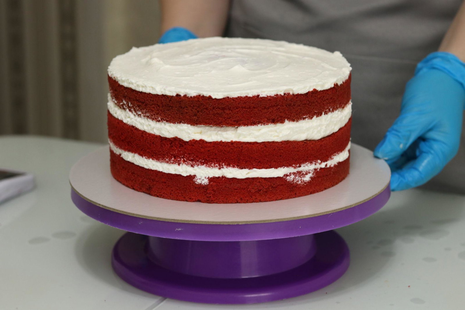 Step 5.1: Smooth the frosting for a clean finish or create a light rustic texture