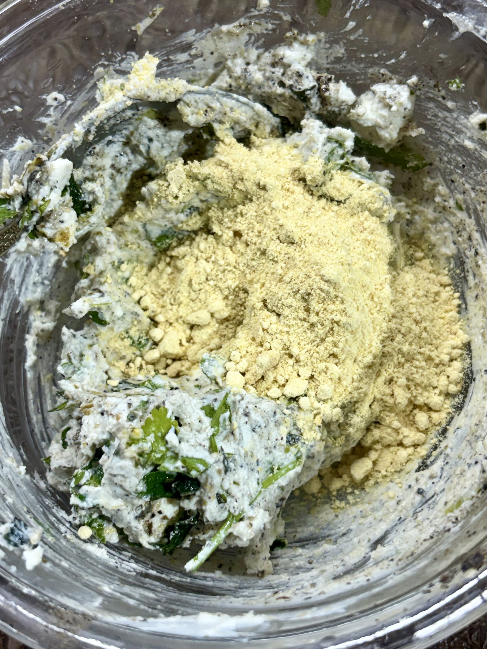 Step 2.1: एक बड़े मिक्सिंग बाउल में [हंग कर्ड](https://www