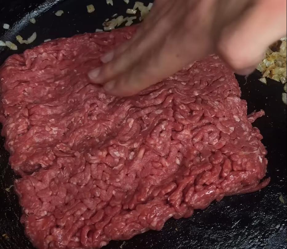 Step 1.1: Add the beef mince and cook until browned