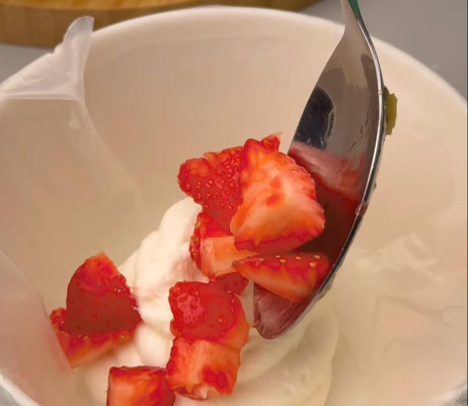 Step 1.1: Assemble mochi by filling rice paper with cream mixture and fruit, then fold over