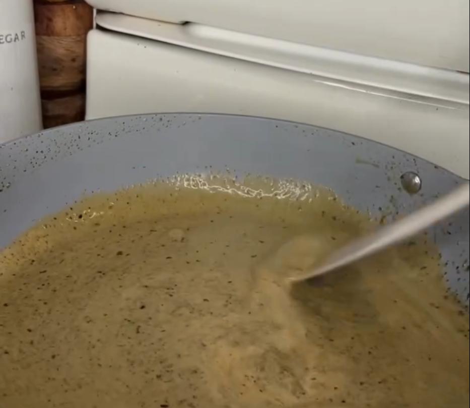 Step 3.1: Mix in pesto, heavy cream, and chicken broth, and simmer until the sauce is bubbly