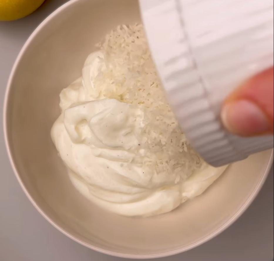 Step 1.1: Combine the vanilla Skyr, shredded coconut, lemon zest, and lemon juice until smooth